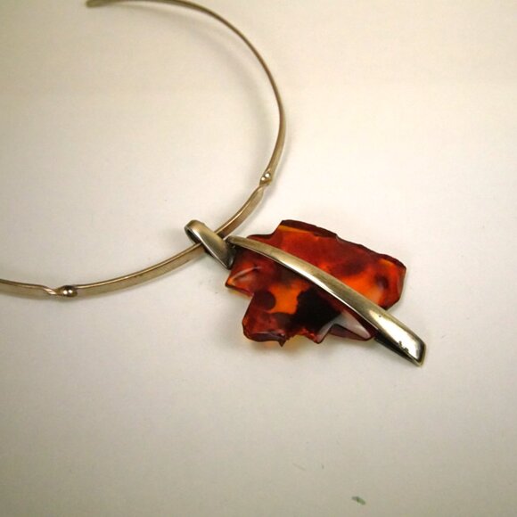 Modernist Freeform Amber Pendant With 925 Sterling Silver Omega Wire - Rare Gift - Picture 14 of 16
